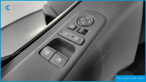 HYUNDAI STARIA LOUNGE 9-SEATER