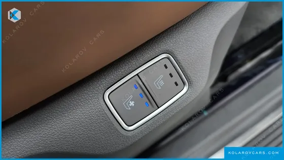HYUNDAI STARIA LOUNGE 9-SEATER