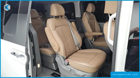 HYUNDAI STARIA 4WD LOUNGE 9-SEATER