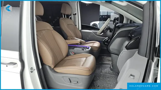 HYUNDAI STARIA 4WD LOUNGE 9-SEATER