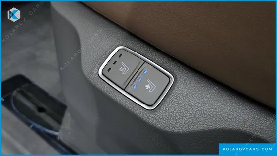 HYUNDAI STARIA 4WD LOUNGE 9-SEATER