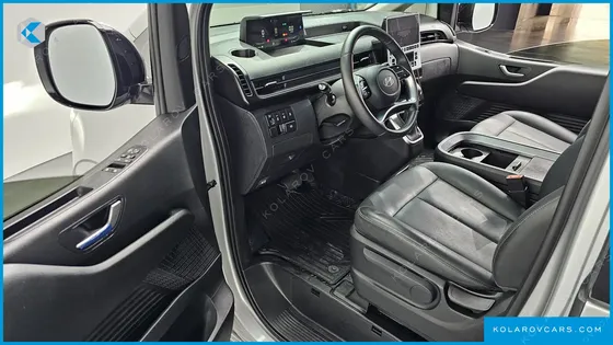 HYUNDAI STARIA CARGO 5-SEATER