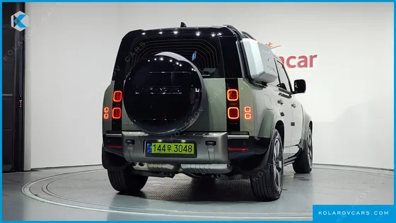 LAND ROVER DEFENDER 110 D300 X-DYNAMIC HSE