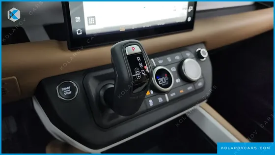 LAND ROVER DEFENDER 110 D300 X-DYNAMIC HSE