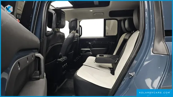 LAND ROVER DEFENDER 110 D300 HSE
