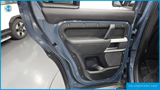 LAND ROVER DEFENDER 110 D300 HSE