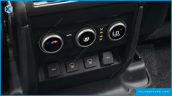 LAND ROVER DEFENDER 110 D300 HSE