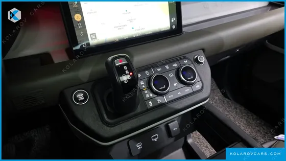 LAND ROVER DEFENDER 110 D300 HSE