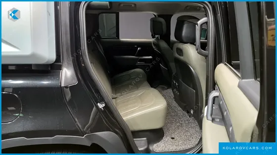 LAND ROVER DEFENDER 110 D300 HSE