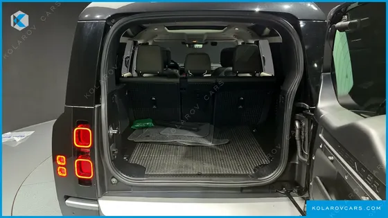 LAND ROVER DEFENDER 110 D300 HSE