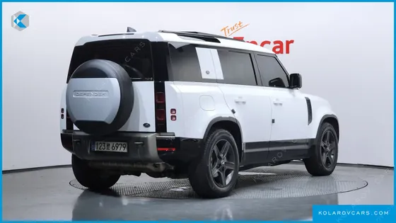 LAND ROVER DEFENDER 110 P300 X-DYNAMIC SE