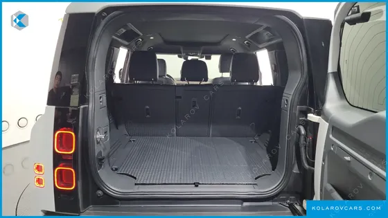LAND ROVER DEFENDER 110 P300 X-DYNAMIC SE