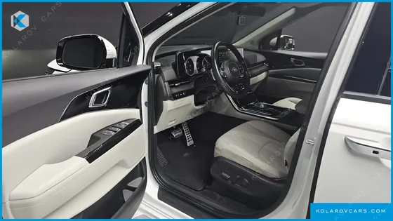 KIA CARNIVAL 9-SEATER NOBLESSE