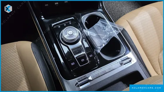 KIA CARNIVAL GASOLINE 9-SEATER SIGNATURE