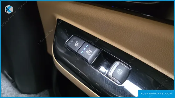 KIA CARNIVAL GASOLINE 9-SEATER SIGNATURE