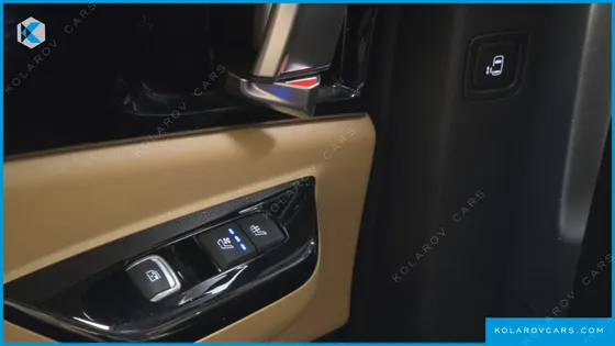 KIA CARNIVAL 9-SEATER SIGNATURE