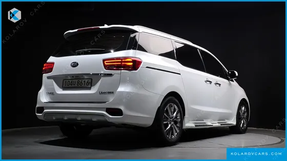 KIA CARNIVAL 7-SEATER LIMOUSINE