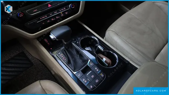 KIA CARNIVAL 7-SEATER LIMOUSINE