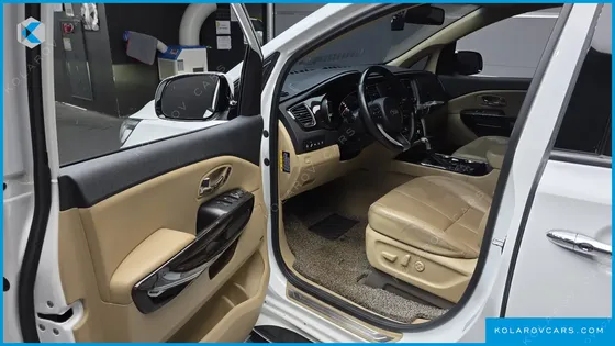 KIA CARNIVAL 7-SEATER LIMOUSINE