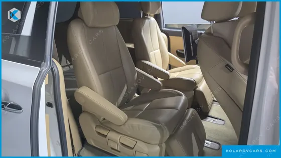 KIA CARNIVAL 7-SEATER LIMOUSINE