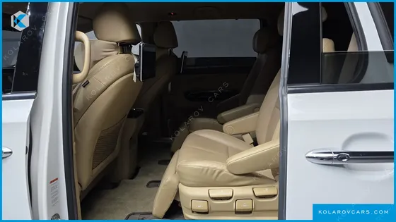 KIA CARNIVAL 7-SEATER LIMOUSINE