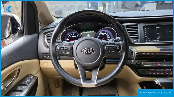 KIA CARNIVAL 7-SEATER LIMOUSINE
