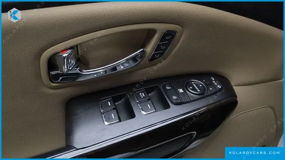 KIA CARNIVAL 7-SEATER LIMOUSINE