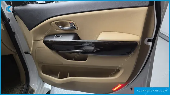 KIA CARNIVAL 7-SEATER LIMOUSINE