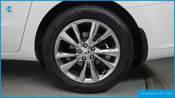 KIA CARNIVAL 9-SEATER PRSTIGE