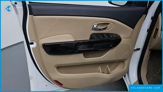 KIA CARNIVAL 9-SEATER PRSTIGE