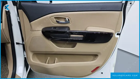 KIA CARNIVAL 9-SEATER PRSTIGE