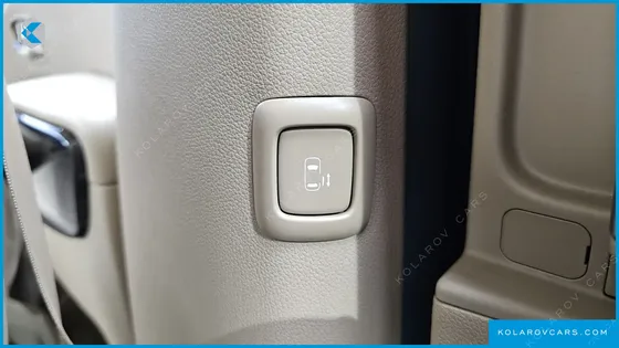 KIA CARNIVAL 9-SEATER PRSTIGE