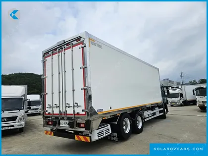 VOLVO CARGO TRUCK 6X2