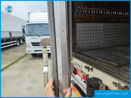VOLVO CARGO TRUCK 6X2