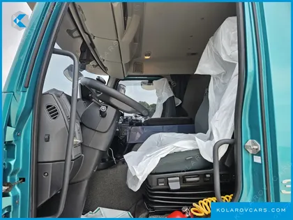 VOLVO CARGO TRUCK 6X2