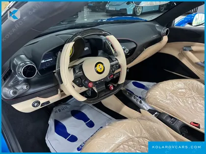 FERRARI F8 3.9 V8