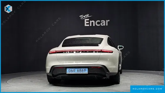 PORSCHE TAYCAN BASE