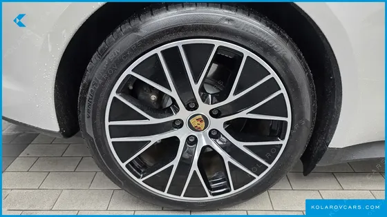 PORSCHE TAYCAN BASE