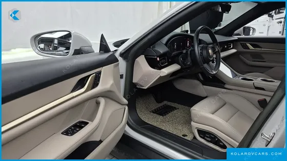 PORSCHE TAYCAN BASE