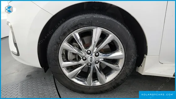 KIA CARNIVAL 9-SEATER NOBLESSE