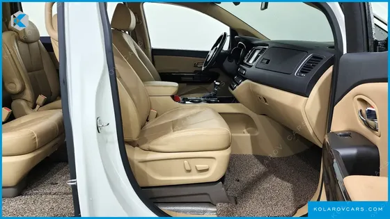 KIA CARNIVAL 9-SEATER NOBLESSE