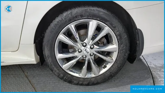 KIA CARNIVAL 9-SEATER NOBLESSE