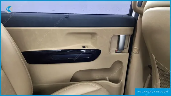 KIA CARNIVAL 9-SEATER NOBLESSE