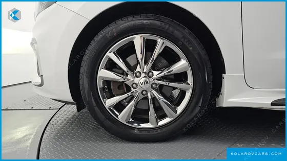 KIA CARNIVAL 9-SEATER NOBLESSE