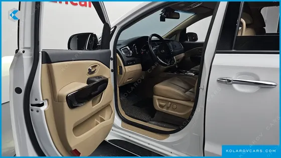 KIA CARNIVAL 9-SEATER NOBLESSE