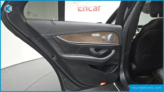 MERCEDES E-CLASS E300 4MATIC EXCLUSIVE