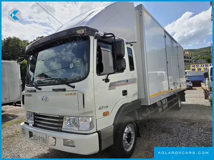 HYUNDAI MEGA TRUCK GOLD