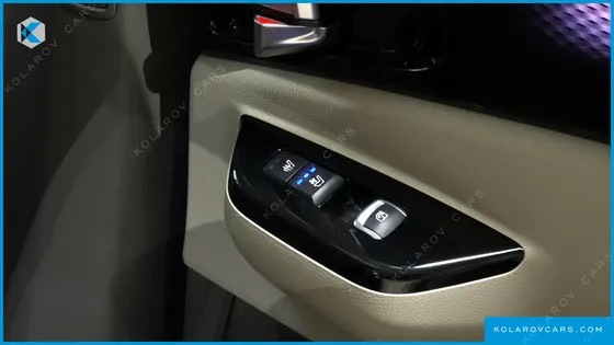 KIA CARNIVAL 9-SEATER SIGNATURE