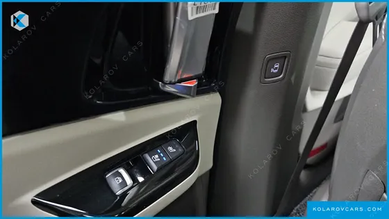 KIA CARNIVAL 9-SEATER SIGNATURE