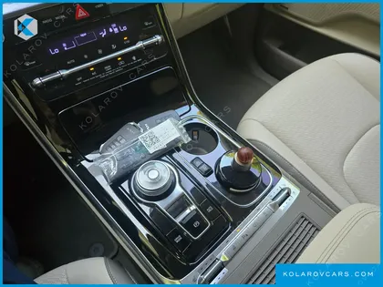 KIA CARNIVAL 7-SEATER HI-LIMOUSINE